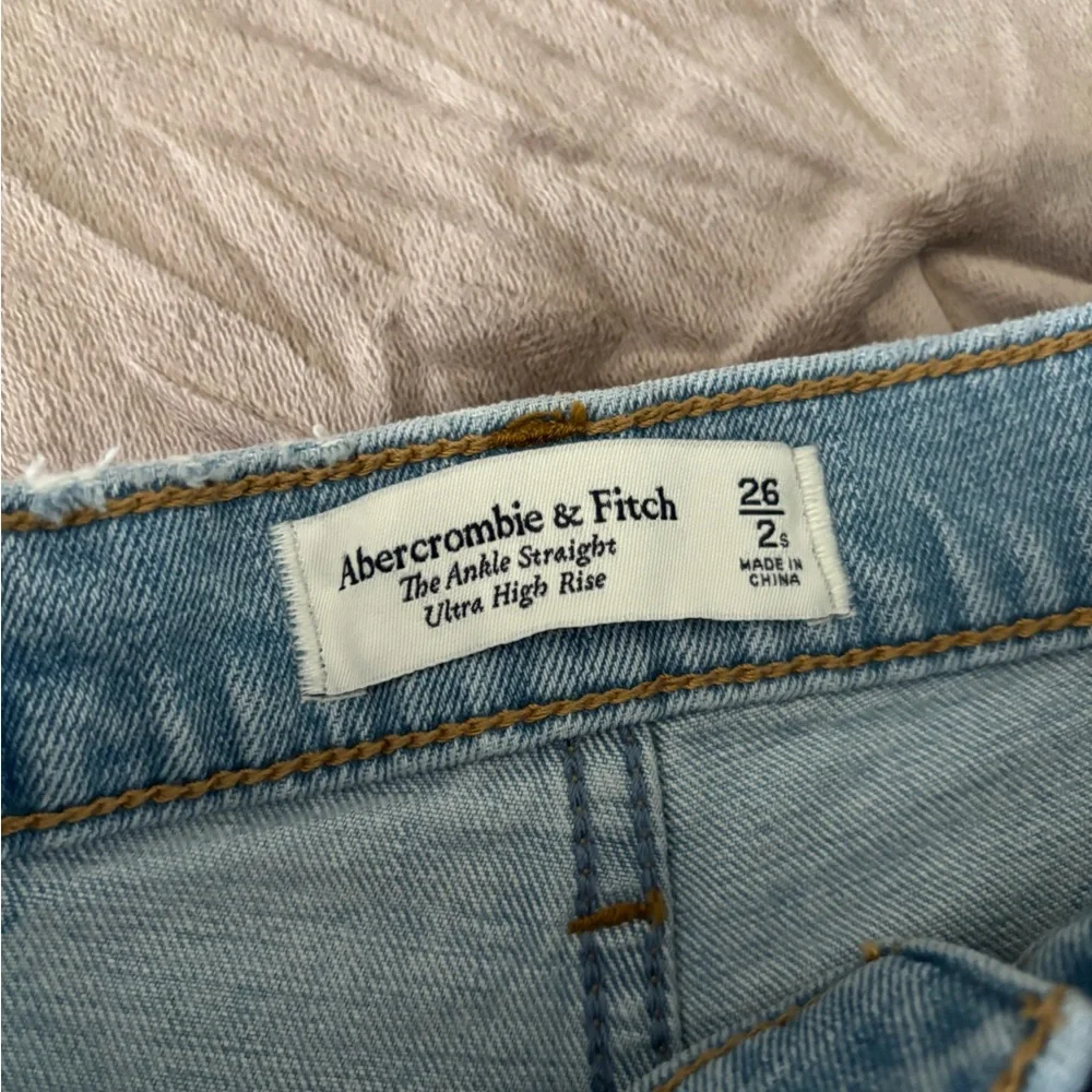 Abercrombie & Fitch Light Blue Ankle Straight High Rise Jeans - Size 2
